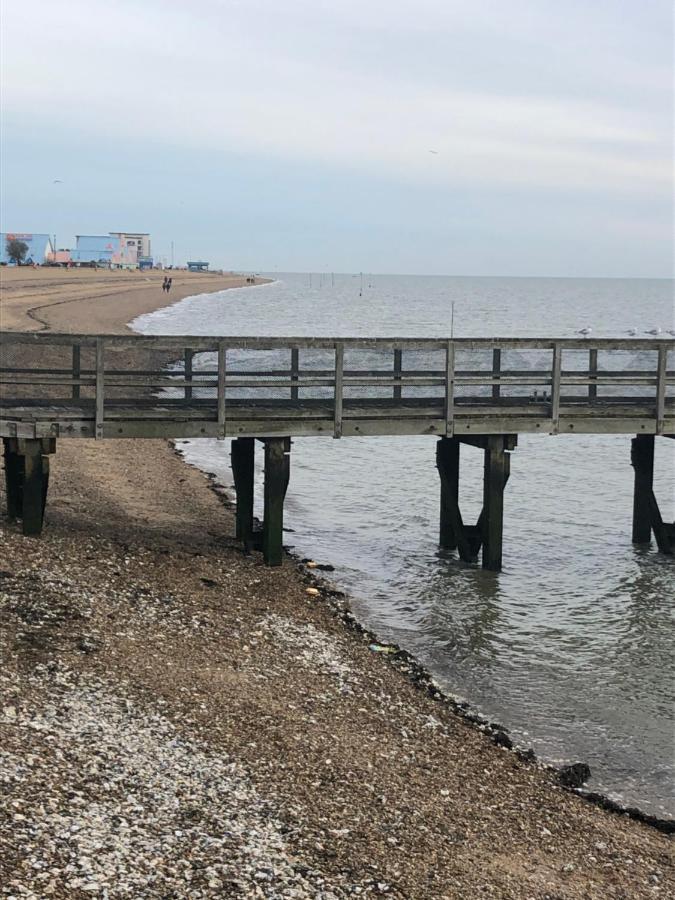 Southend Airport Bed & Breakfast Рочфорд Экстерьер фото