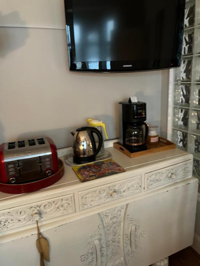 Southend Airport Bed & Breakfast Рочфорд Экстерьер фото