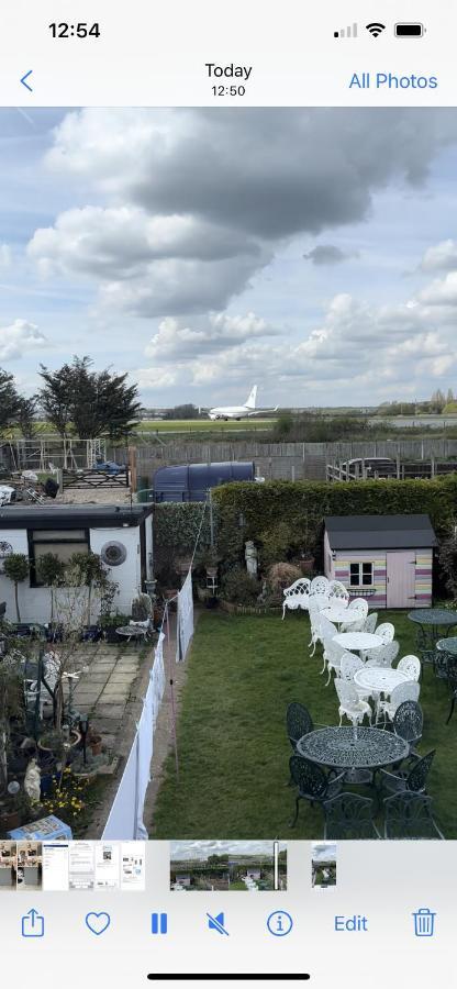 Southend Airport Bed & Breakfast Рочфорд Экстерьер фото
