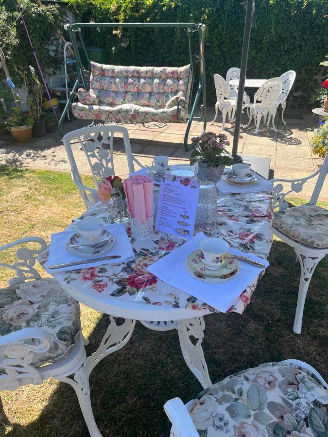 Southend Airport Bed & Breakfast Рочфорд Экстерьер фото