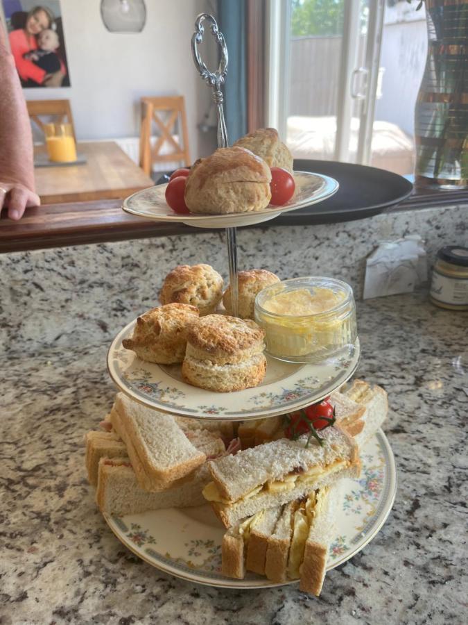 Southend Airport Bed & Breakfast Рочфорд Экстерьер фото