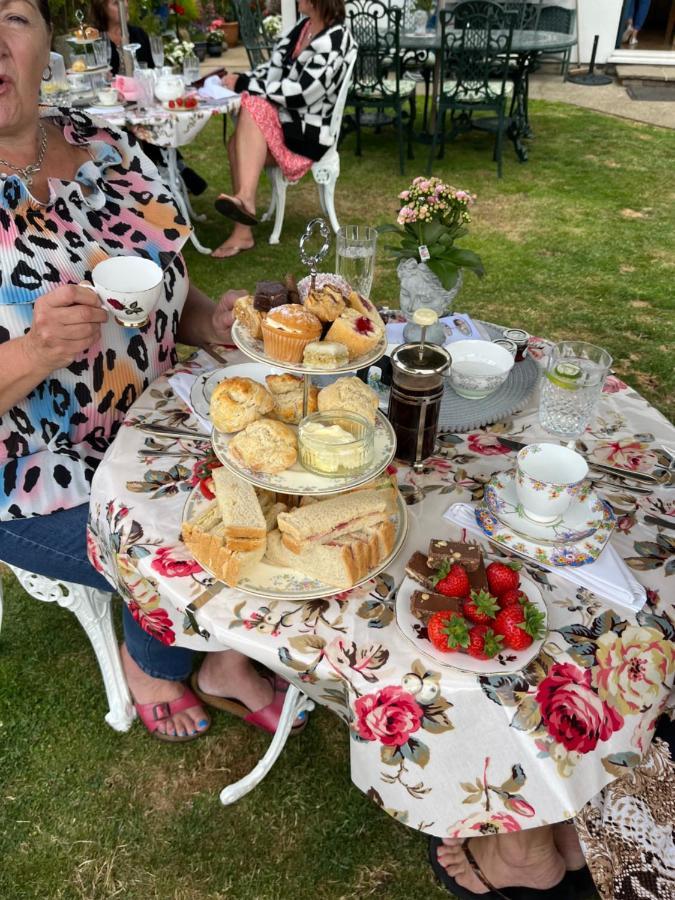 Southend Airport Bed & Breakfast Рочфорд Экстерьер фото