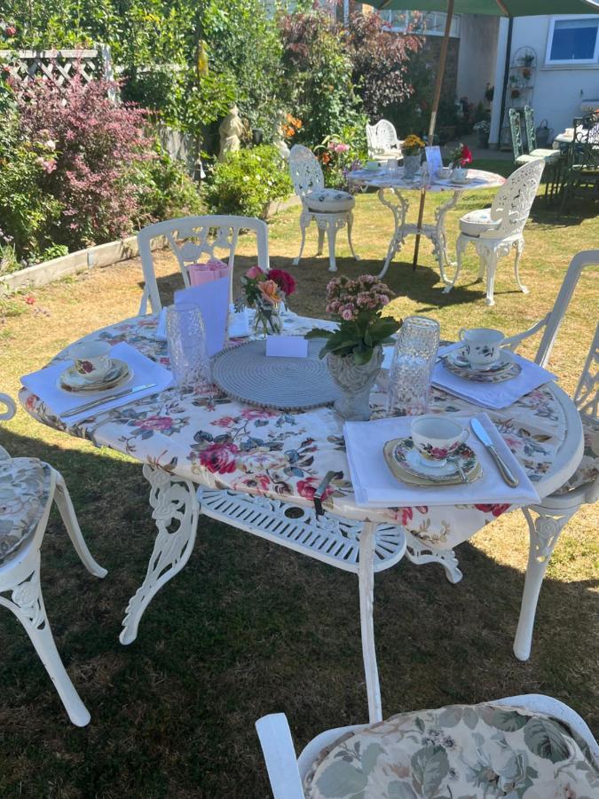 Southend Airport Bed & Breakfast Рочфорд Экстерьер фото
