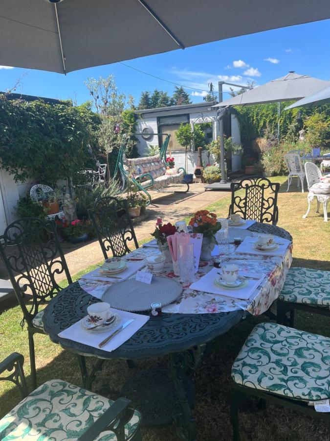 Southend Airport Bed & Breakfast Рочфорд Экстерьер фото
