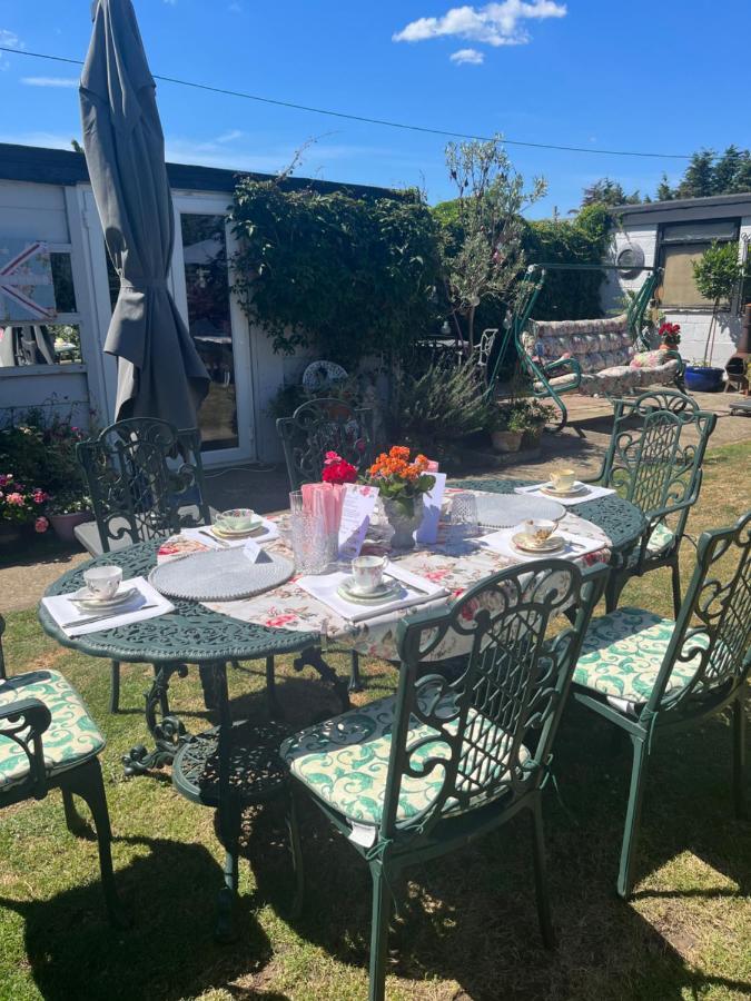 Southend Airport Bed & Breakfast Рочфорд Экстерьер фото