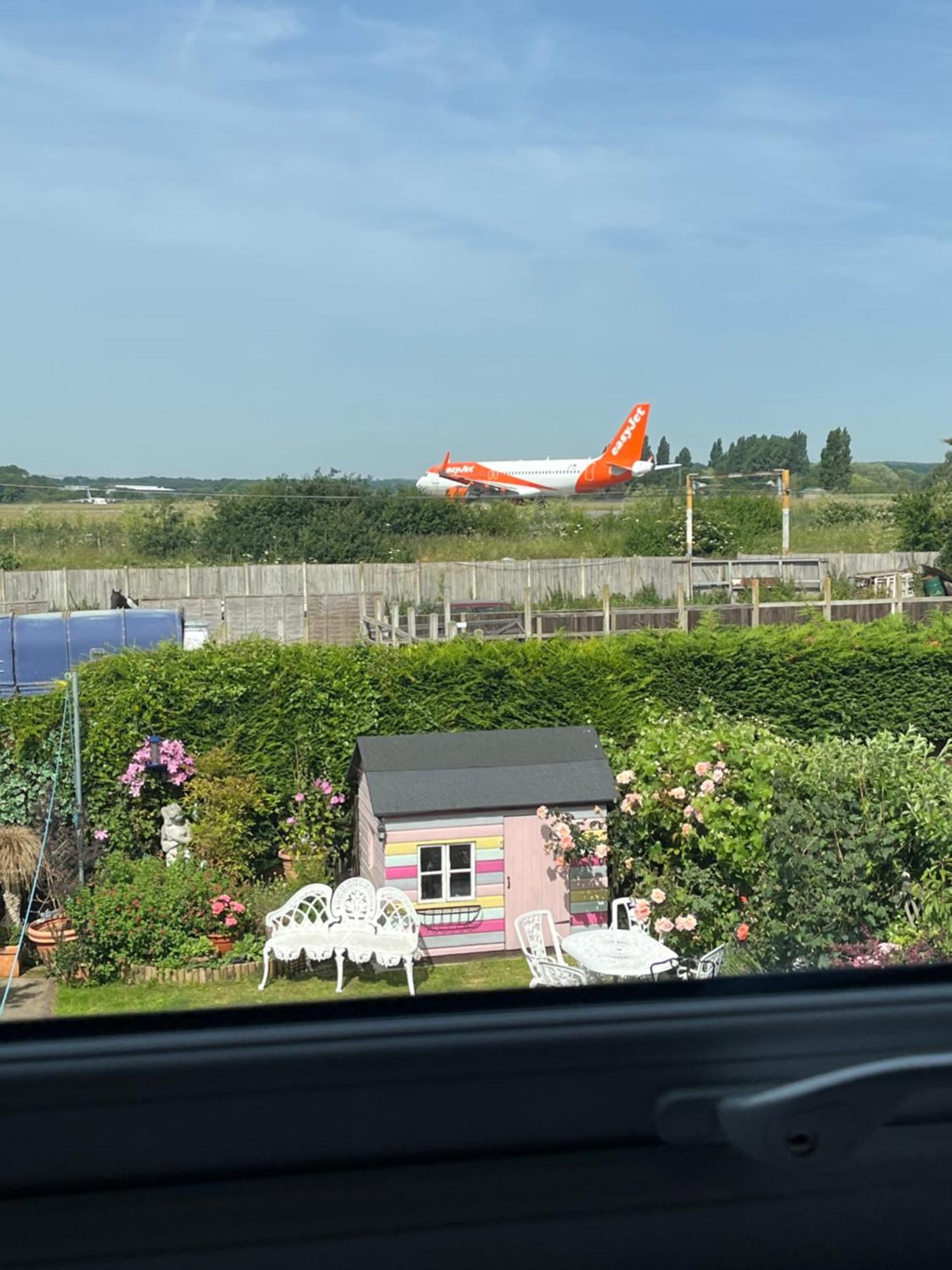 Southend Airport Bed & Breakfast Рочфорд Экстерьер фото
