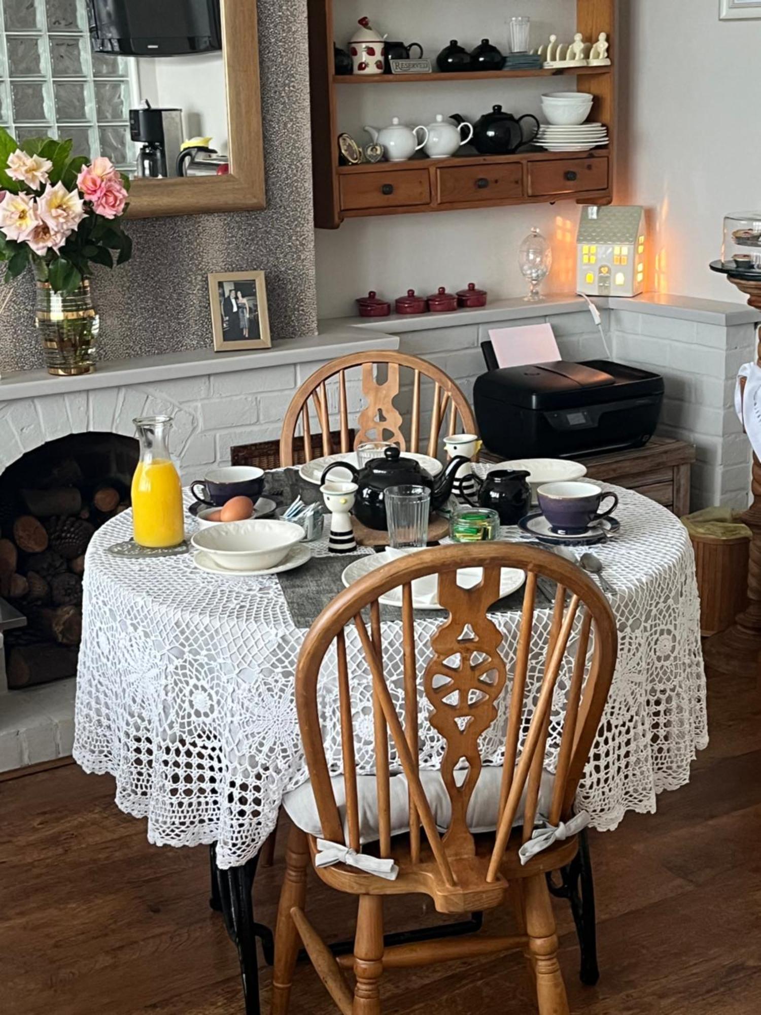 Southend Airport Bed & Breakfast Рочфорд Экстерьер фото