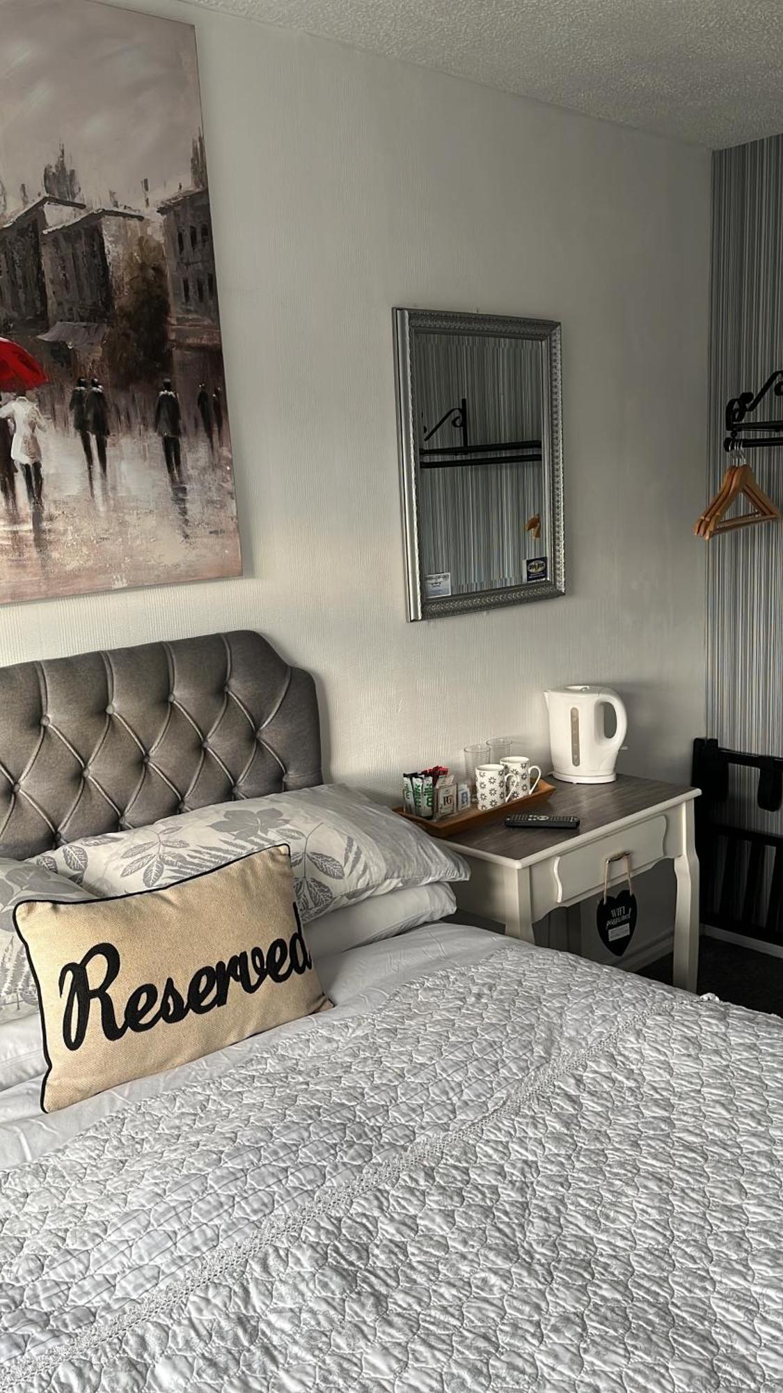 Southend Airport Bed & Breakfast Рочфорд Экстерьер фото