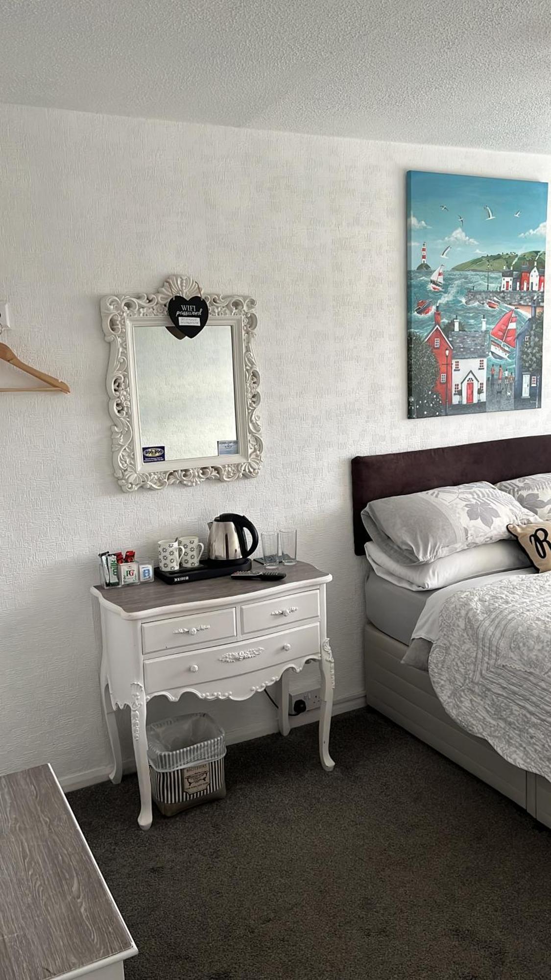 Southend Airport Bed & Breakfast Рочфорд Экстерьер фото