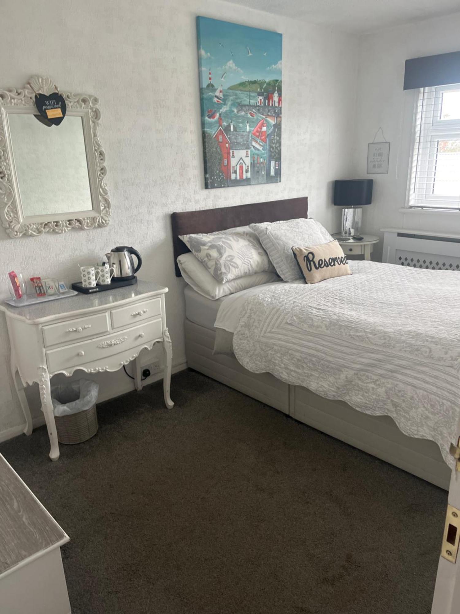 Southend Airport Bed & Breakfast Рочфорд Экстерьер фото