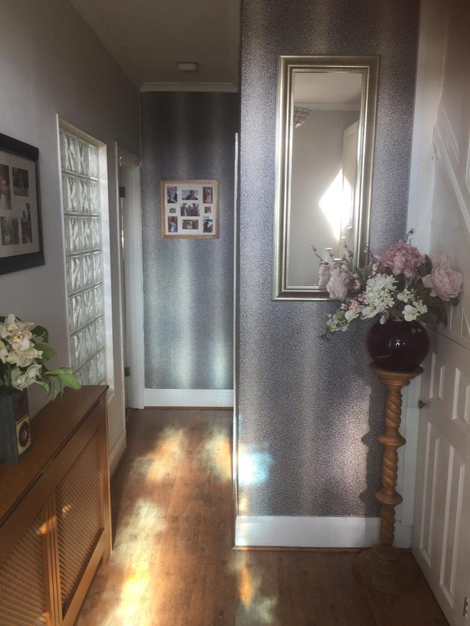 Southend Airport Bed & Breakfast Рочфорд Экстерьер фото