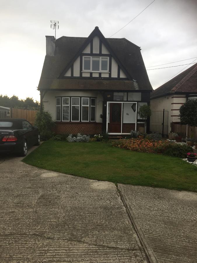 Southend Airport Bed & Breakfast Рочфорд Экстерьер фото