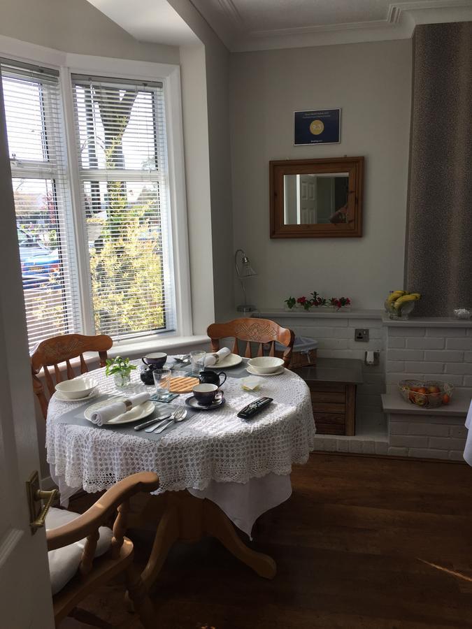 Southend Airport Bed & Breakfast Рочфорд Экстерьер фото